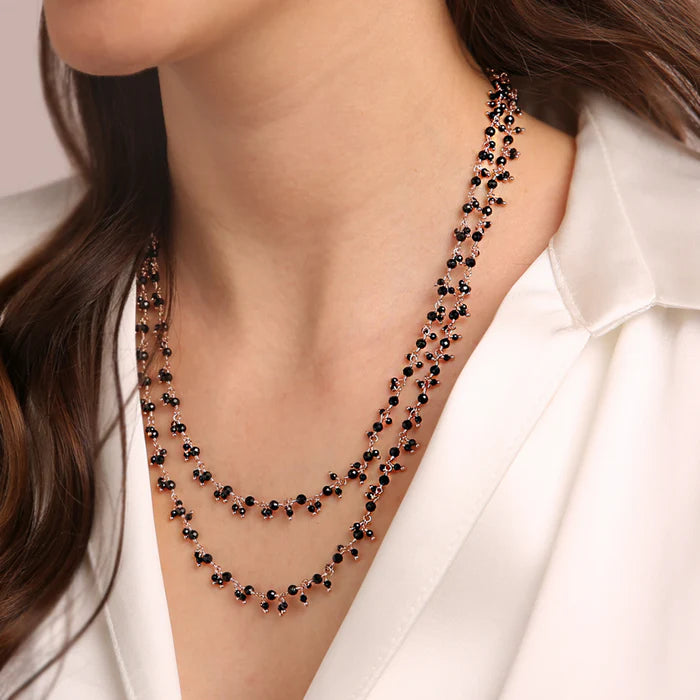 Collana con Piccoli Ciondoli in Pietra Naturale Spinello Nero
